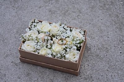 Praktyczne pudełeczka kwiatowe na obrączki Białystok