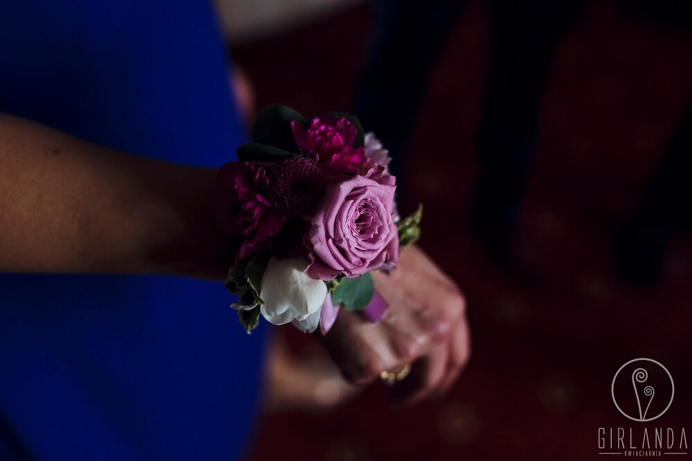 Kwiatowe wyróżnienie rodziców w dniu ślubu Białystok